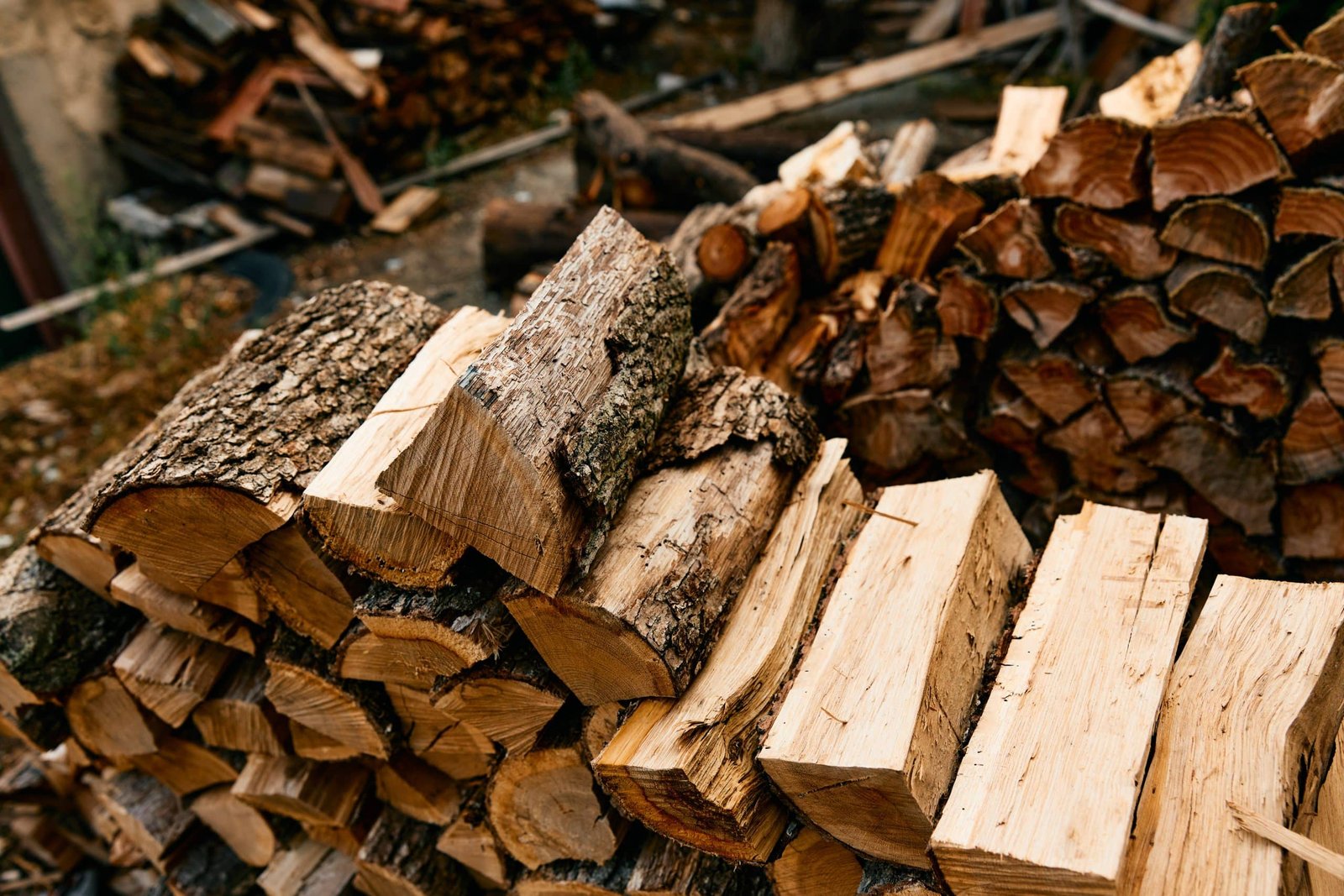 la nouvelle est tombée, il ne sera désormais plus possible de se chauffer au bois à partir de cette date dans 297 communes, voici les cheminées concernées