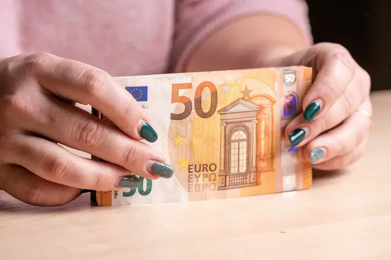 virements, peu de français le savent mais il est strictement interdit de faire des virements entre vos comptes, les comptes concernés